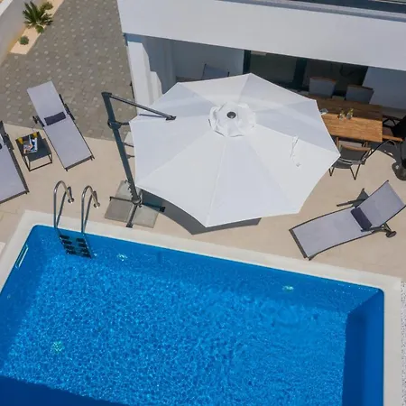 Villa Nadija With Heated Pool