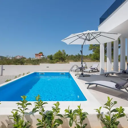 Villa Nadija With Heated Pool