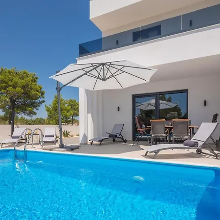 Nadija With Heated Pool * Водице