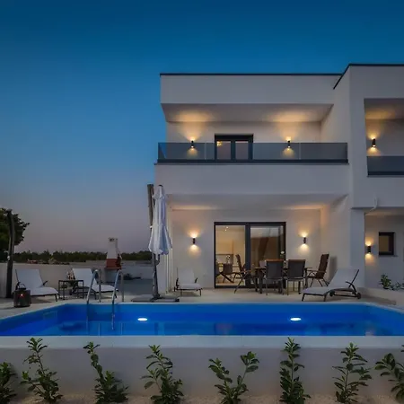 Villa Nadija With Heated Pool