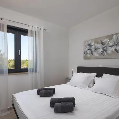 Nadija With Heated Pool * Водице