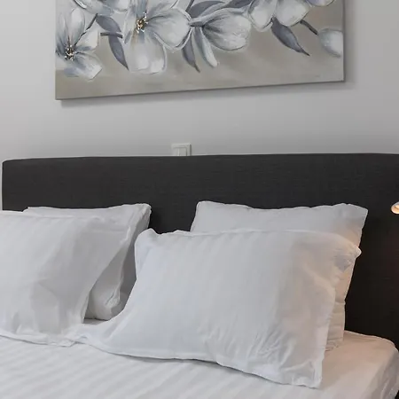 Nadija With Heated Pool *