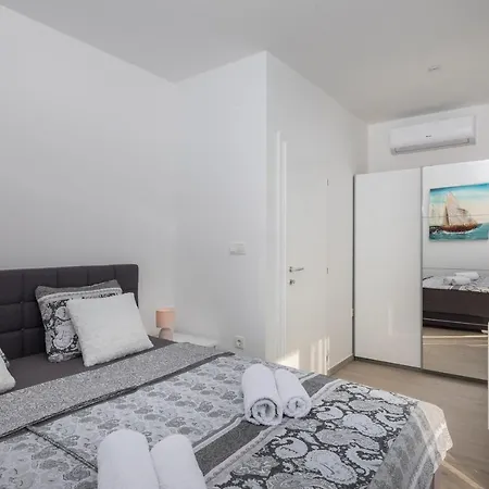 Nadija With Heated Pool Вилла Водице