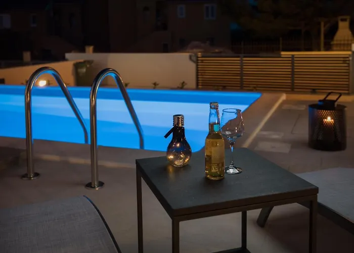 Nadija With Heated Pool