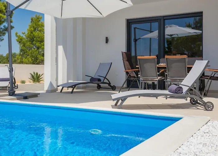 Nadija With Heated Pool * וודיצה