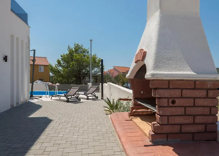 Nadija With Heated Pool וודיצה