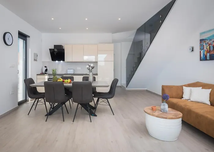 Nadija With Heated Pool Βόντιτσε