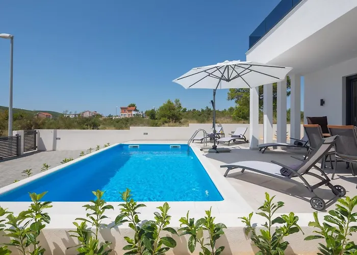 וילה Nadija With Heated Pool