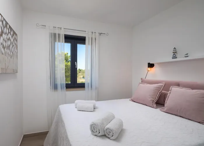 Nadija With Heated Pool *