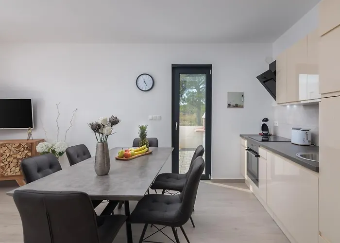 Nadija With Heated Pool * Βόντιτσε