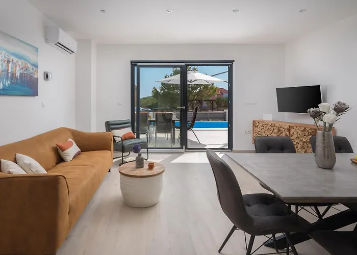 Nadija With Heated Pool וילה *