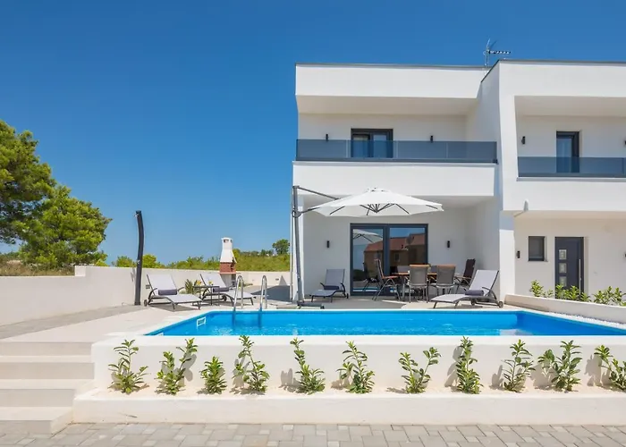 Nadija With Heated Pool Βόντιτσε