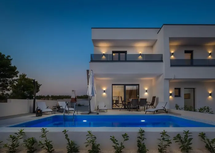 Βίλα Nadija With Heated Pool