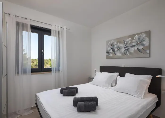 Nadija With Heated Pool * Βόντιτσε