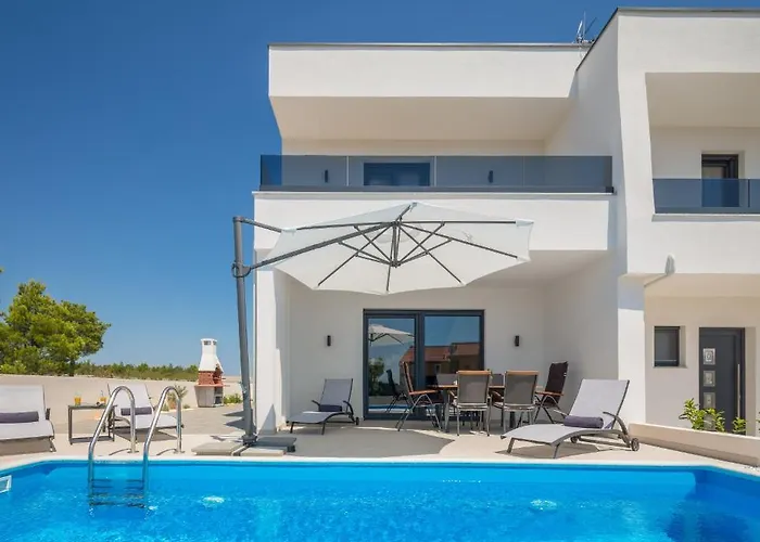 Nadija With Heated Pool *