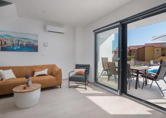 Nadija With Heated Pool *