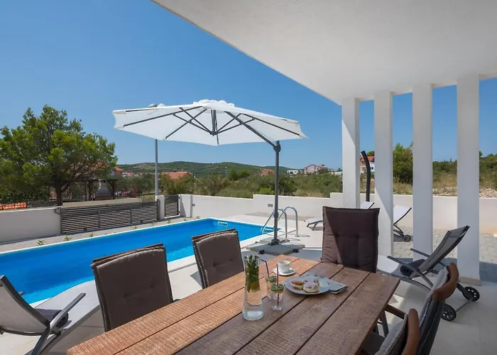 Nadija With Heated Pool Βίλα Βόντιτσε