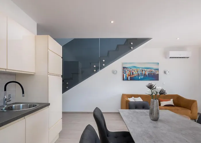 Nadija With Heated Pool Βίλα *