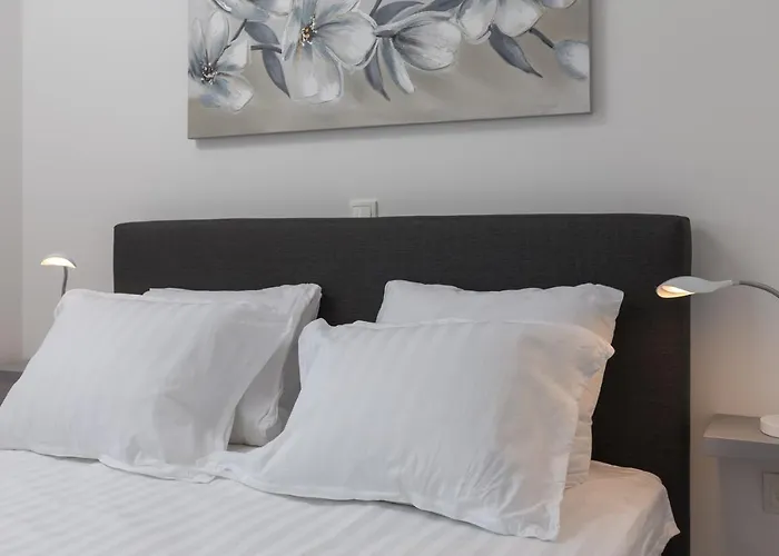 Nadija With Heated Pool *