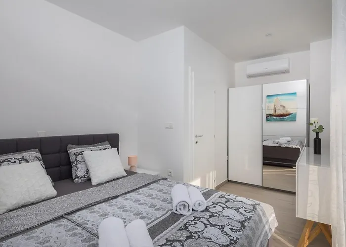 Nadija With Heated Pool Βίλα Βόντιτσε